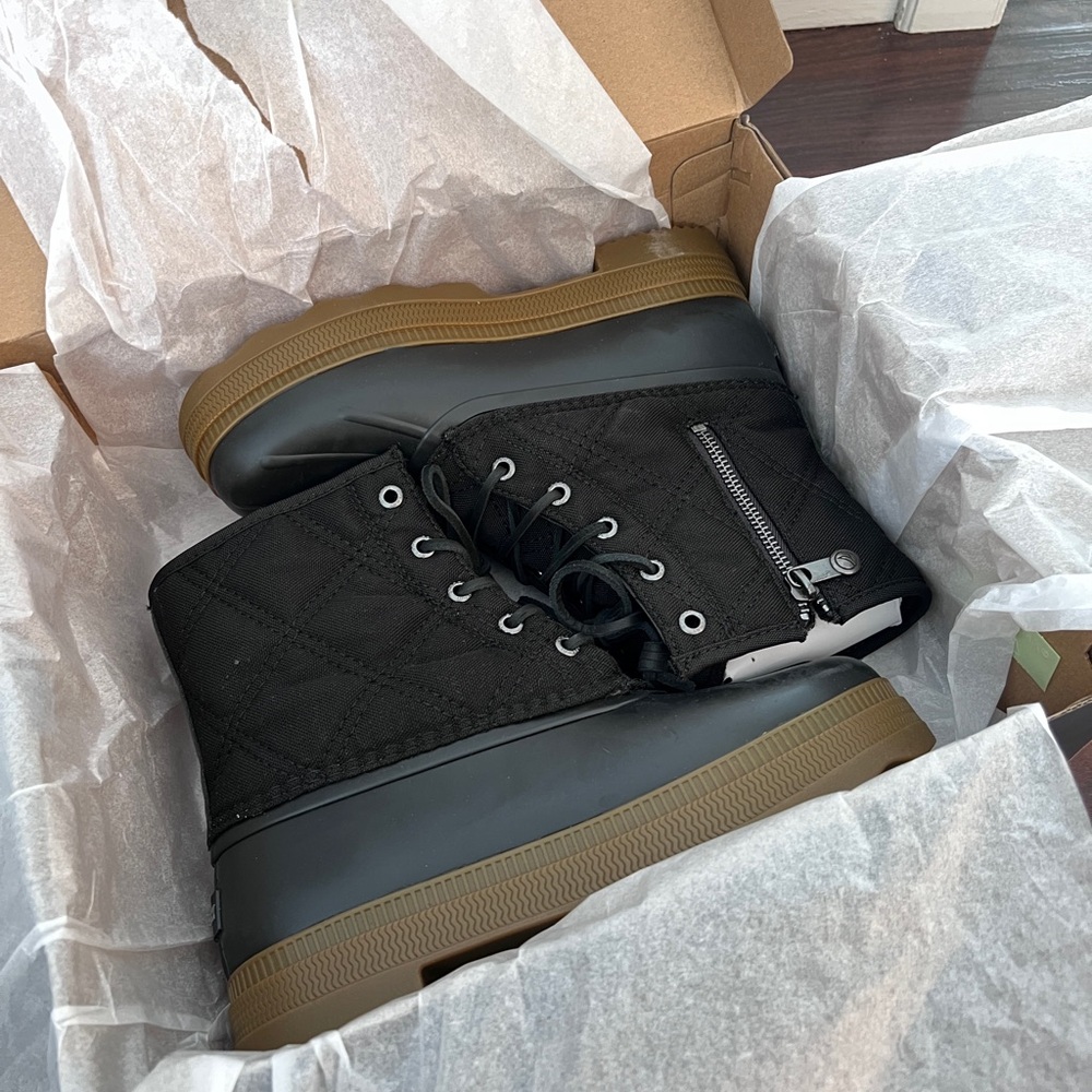 Sperry Black Lace Up Boots
